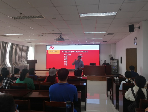 邀请专家深入实习医院开展考研和就业指导