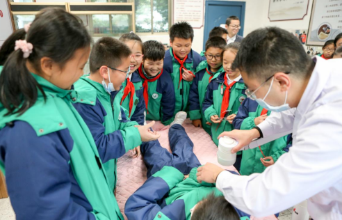 中医药文化走进南昌红谷滩区碟子湖学校