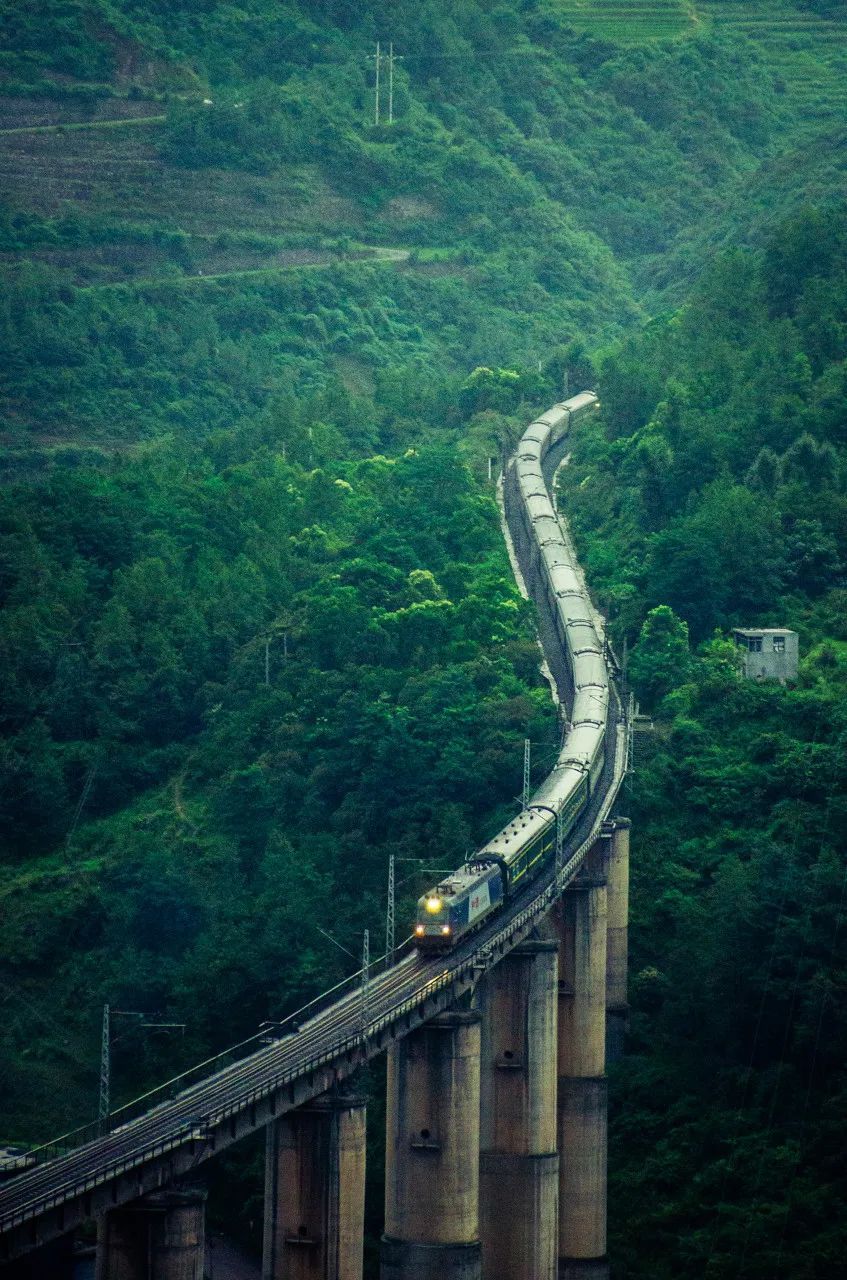 中国最美的6条铁路路上就是风景此生必去