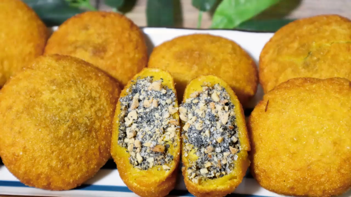 南瓜加一碗花生米不蒸不煮也不烙简单又营养