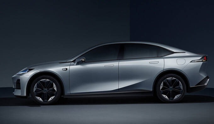 长安将推新纯电轿车比model3大明年二季度上市或15万起售