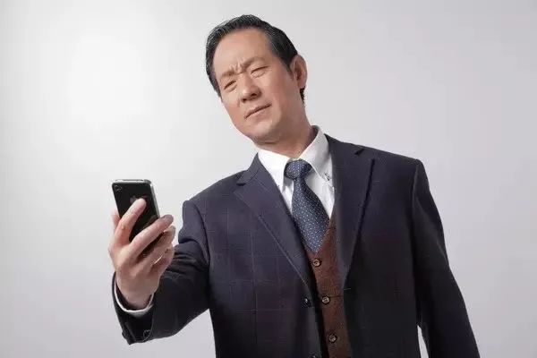 戴错了对眼睛的伤害不可逆!老花镜到底应该怎么选?