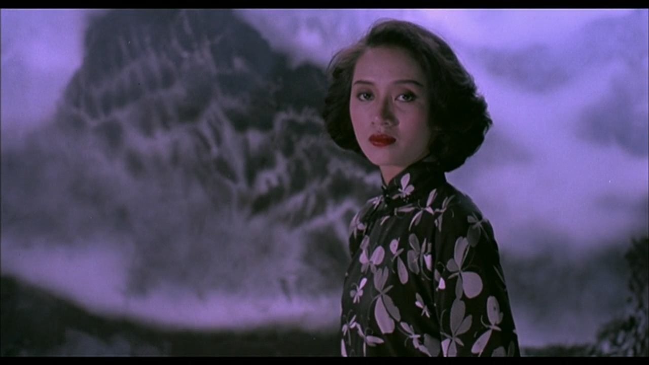 《胭脂扣》中饰演“如花”的梅艳芳。  视频截图