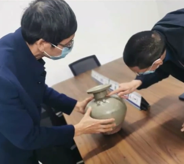 男子挖出西晋陶罐不肯上交 想着卖了还能买房子