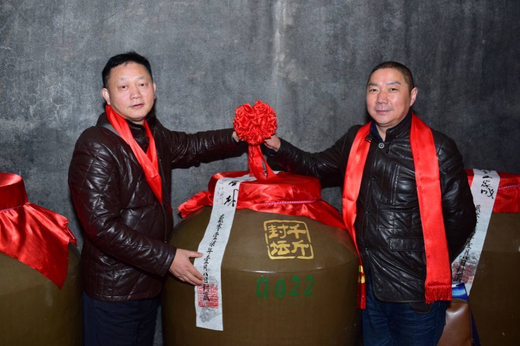 同时推出了适用于大量高端酒用酒需求的限量版千斤封坛酒!