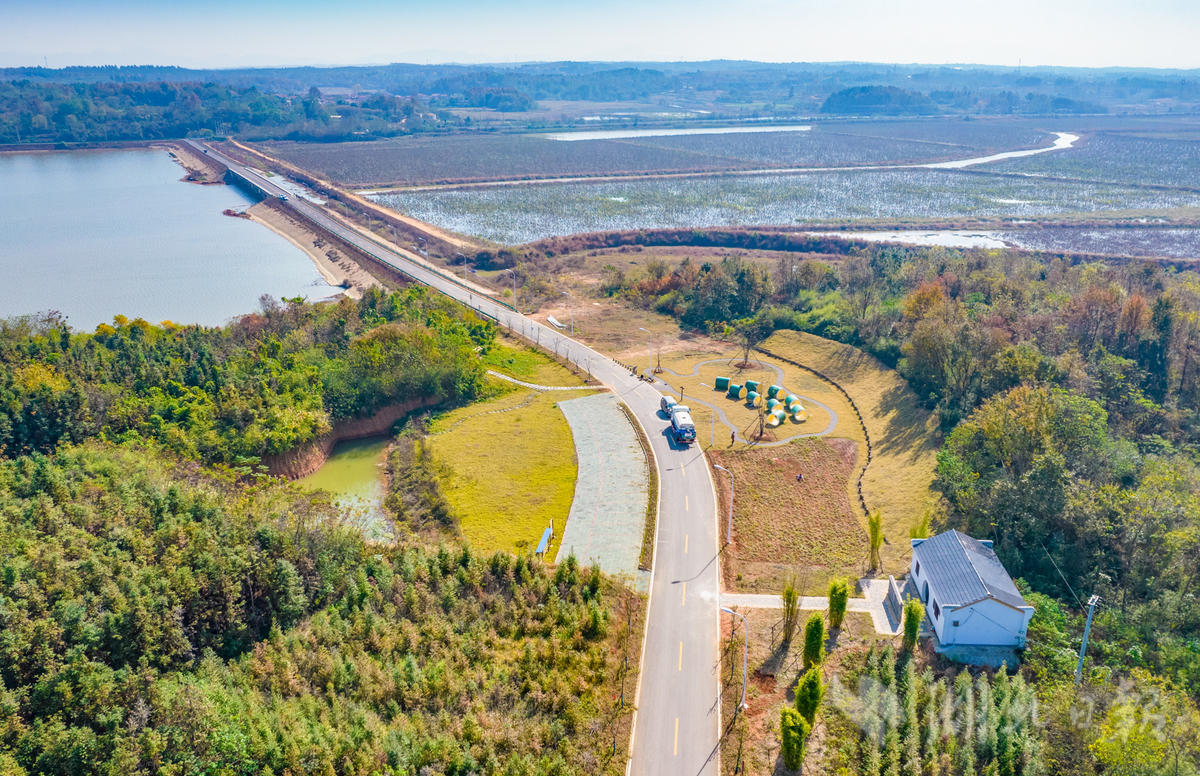 梁子湖环湖公路入口图片