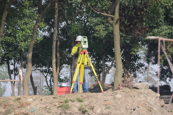 周云 在考古工地