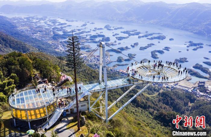 湖北黄石：“天镜”碧湖相辉映