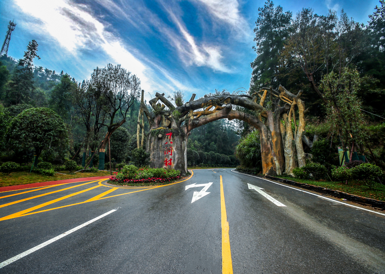 乡村野趣的生态景观,建成路在山腰绕,路在林中穿的生态美丽乡村公路