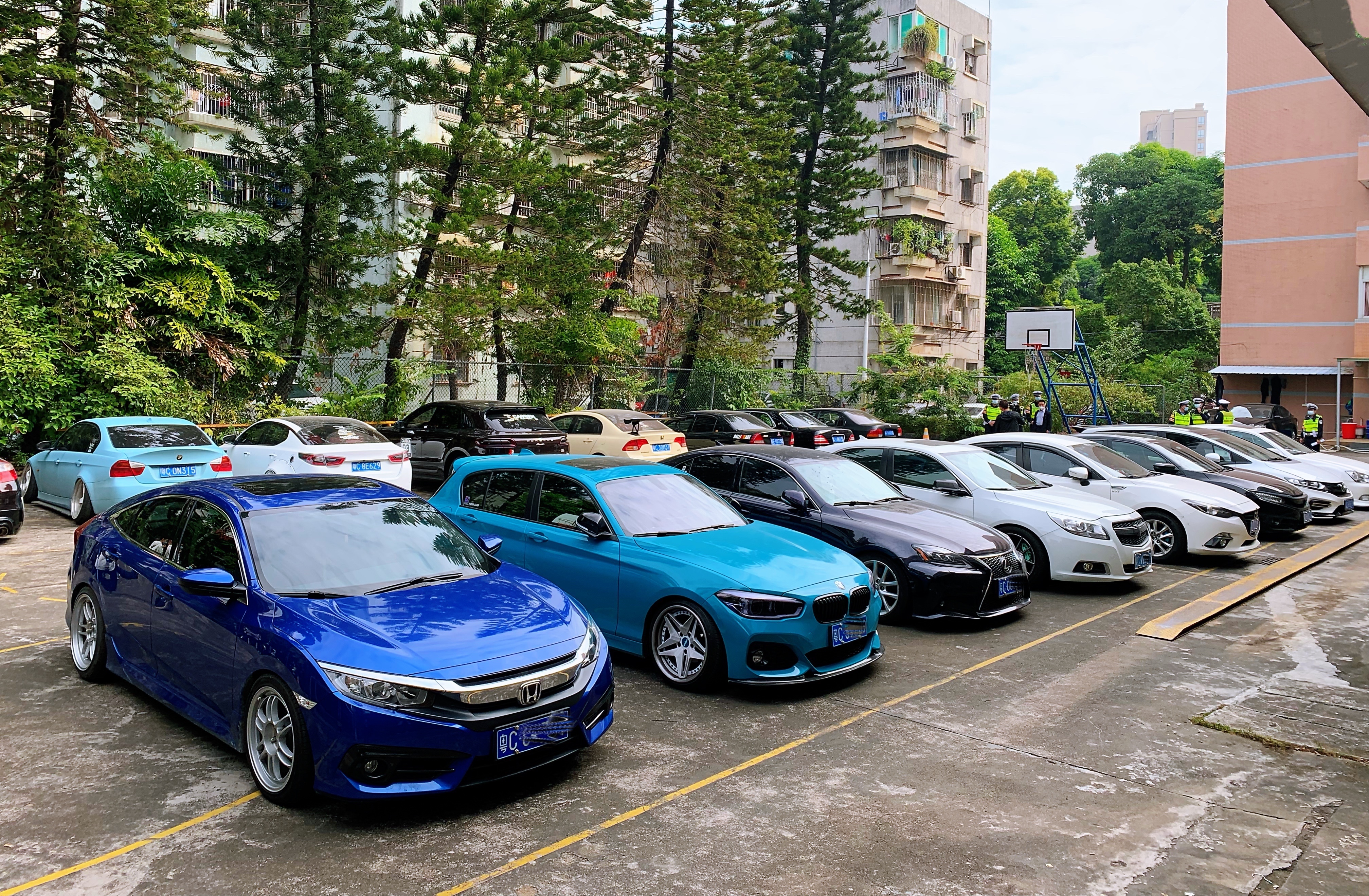 炸街扰民被举报珠海交警半月查获17辆非法改装车