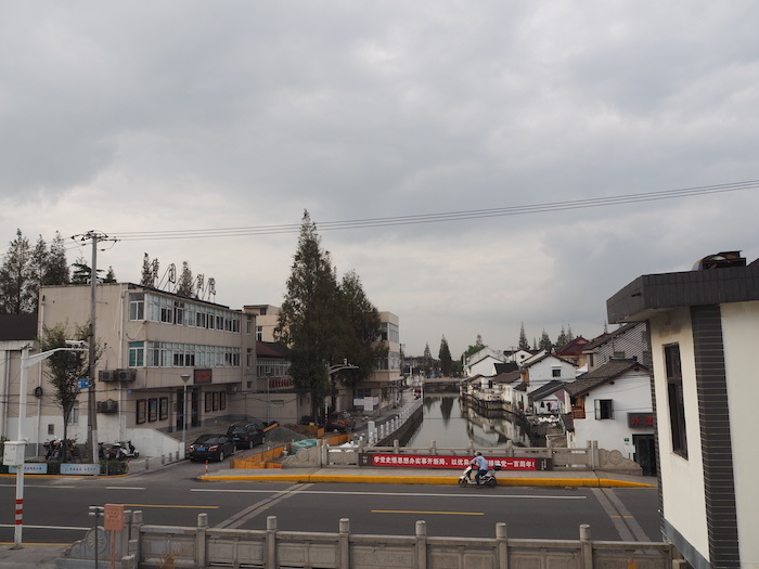 宽阔平坦的福泉山桥是现今重固的主干桥