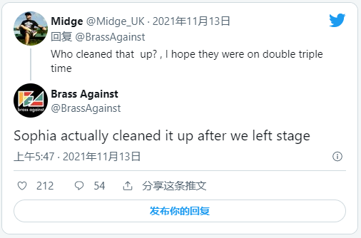 纽约摇滚女歌手舞台尿粉事件