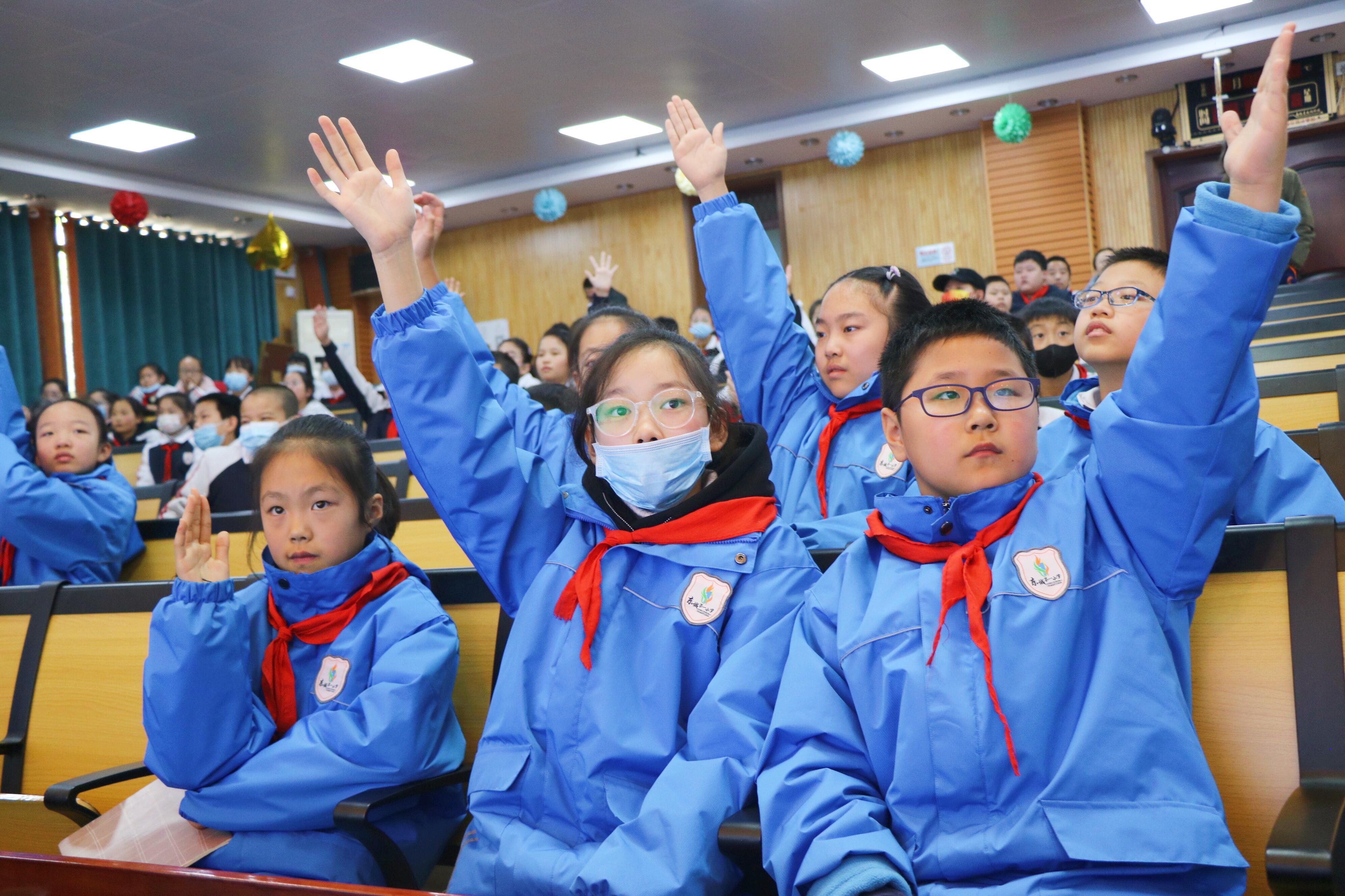 答题互动环节学生踊跃参与