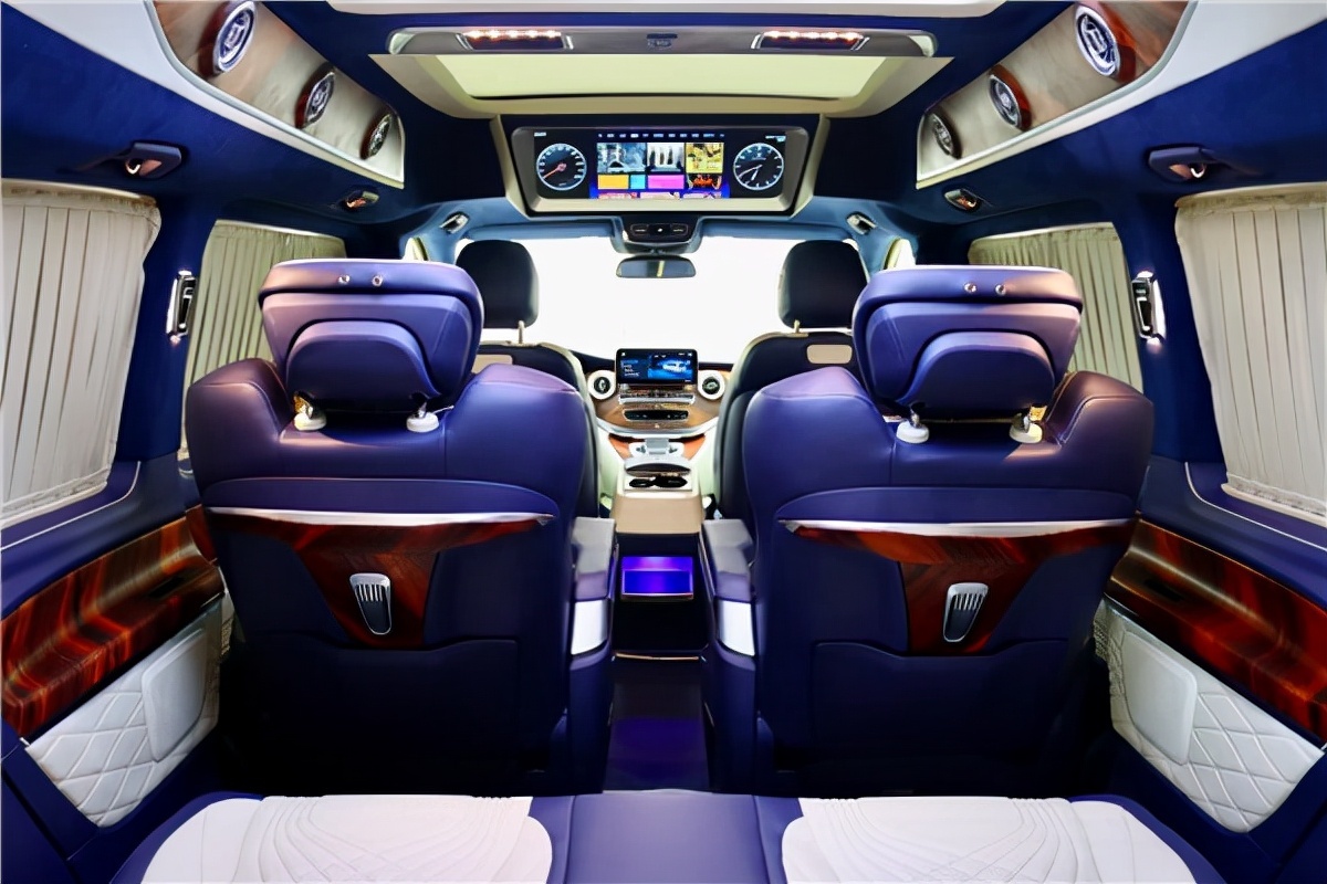 奔驰V260L上海定制体验中心，愿您事业紫气东来