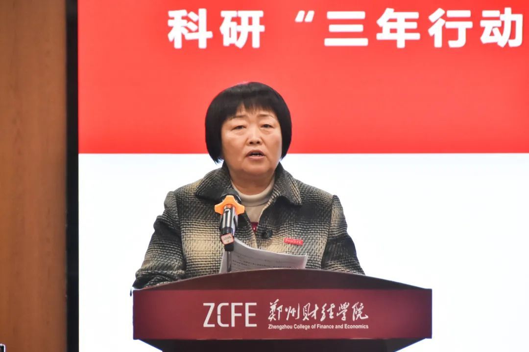 校长于向英讲话