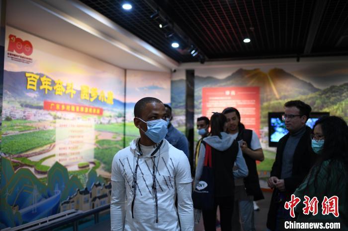 “粤美乡村 友我同行”中外青年广东乡村行活动启动 陈楚红 摄