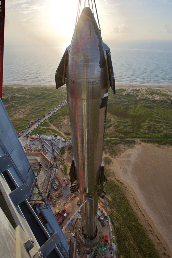 STARSHIP-STACKED-ON-SUPER-HEAVY-686x1030.jpeg