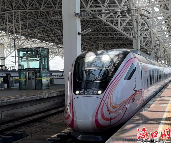 澄迈64海口市域列车正式运营快跟记者上车体验