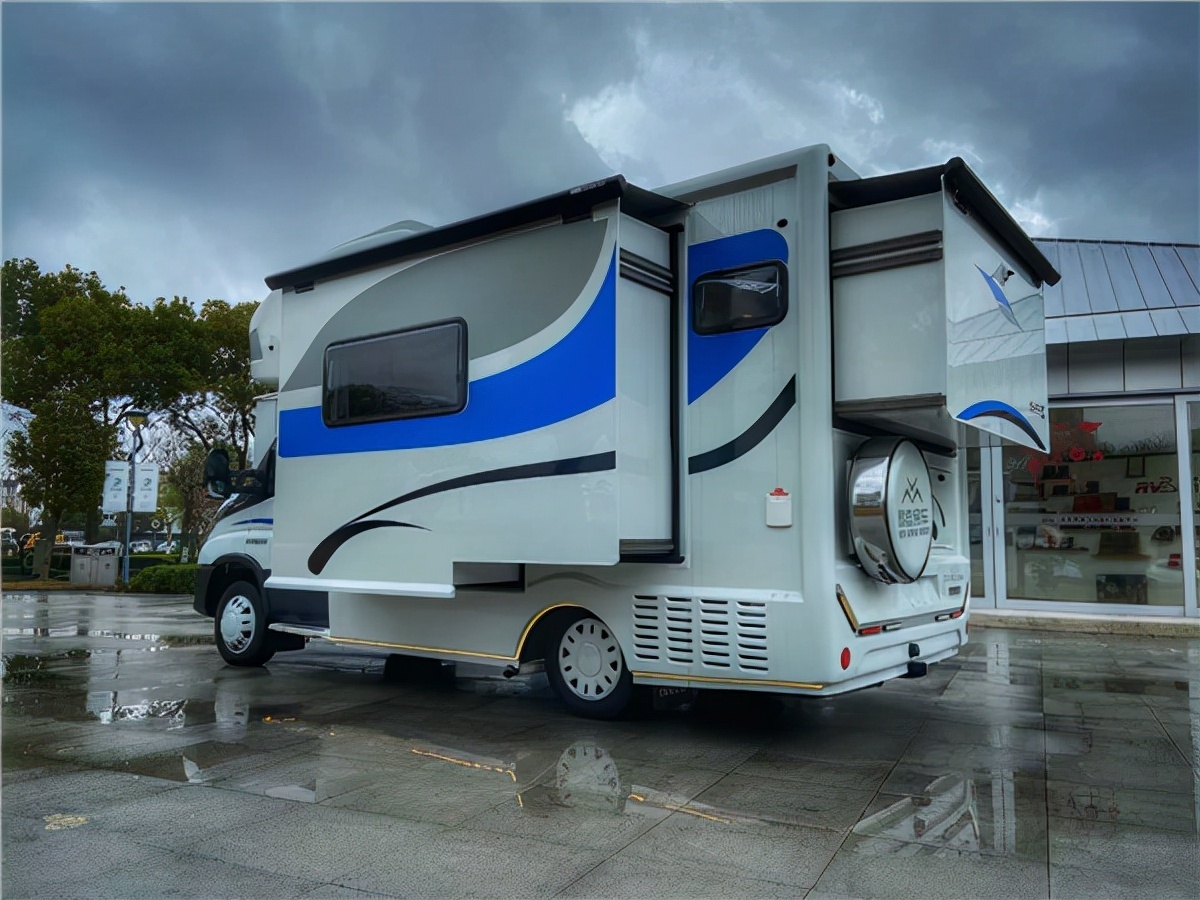 戴德e途进口国六双拓展房车优惠多少