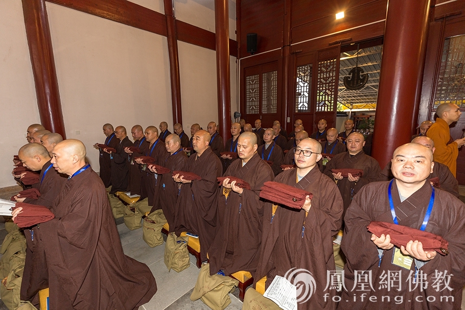 普陀山普济禅寺辛丑年传授三坛大戒举行正授沙弥戒