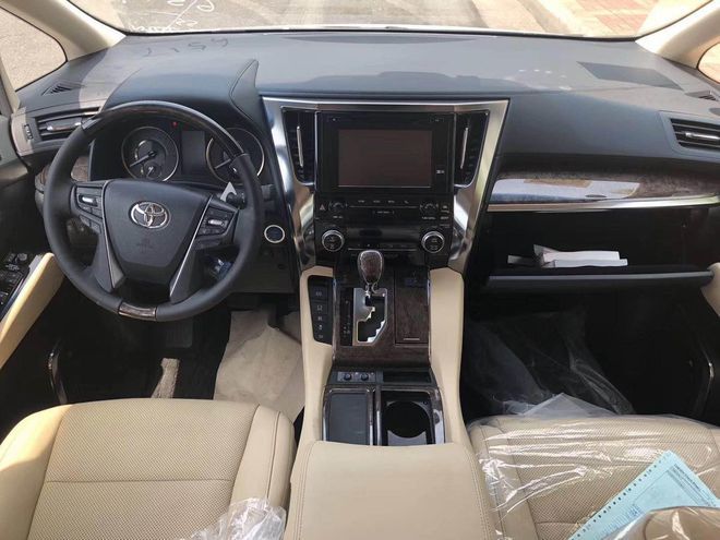 21款丰田埃尔法内饰方面,可以说是这台丰田埃尔法最受关注的地方之一