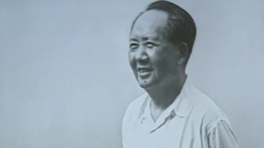 1961年毛泽东会见蒙哥马利，送给他一幅亲自书写的《水调歌头·游泳》