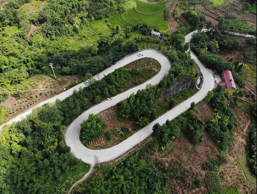 蜿蜒曲折的盘山公路。图源：江津发布