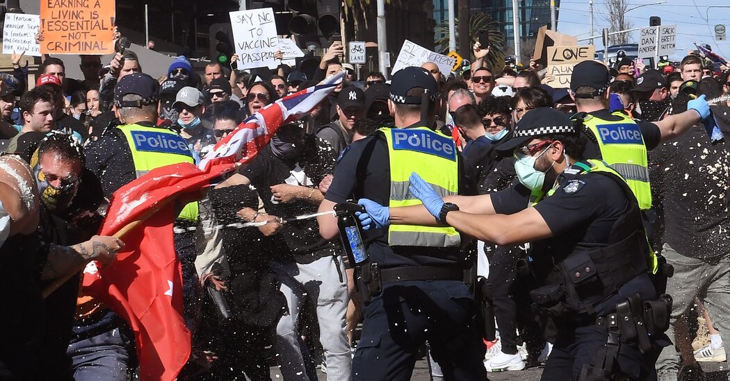 澳大利亚第一大城市悉尼也出现大批抗议者,甚至有600多名警察被派去