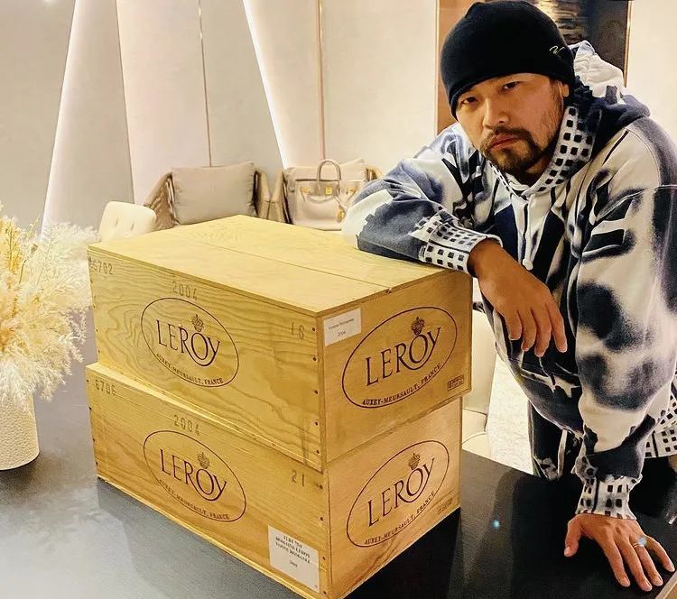 ▲两箱12瓶2004年的Leroy（勒桦）© Instagram