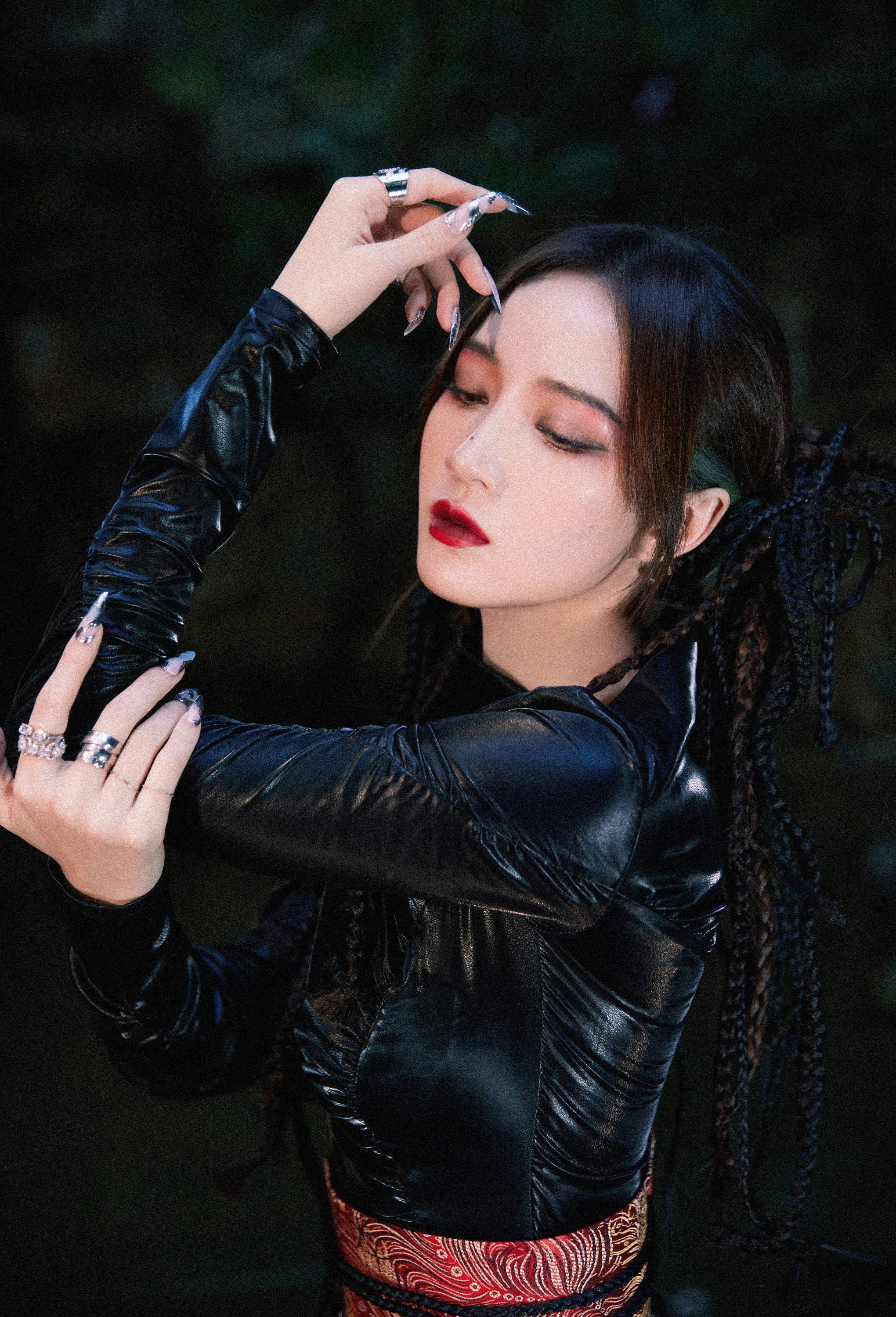 全能唱跳孟佳踏浪归来国风新歌东方一展女性力量