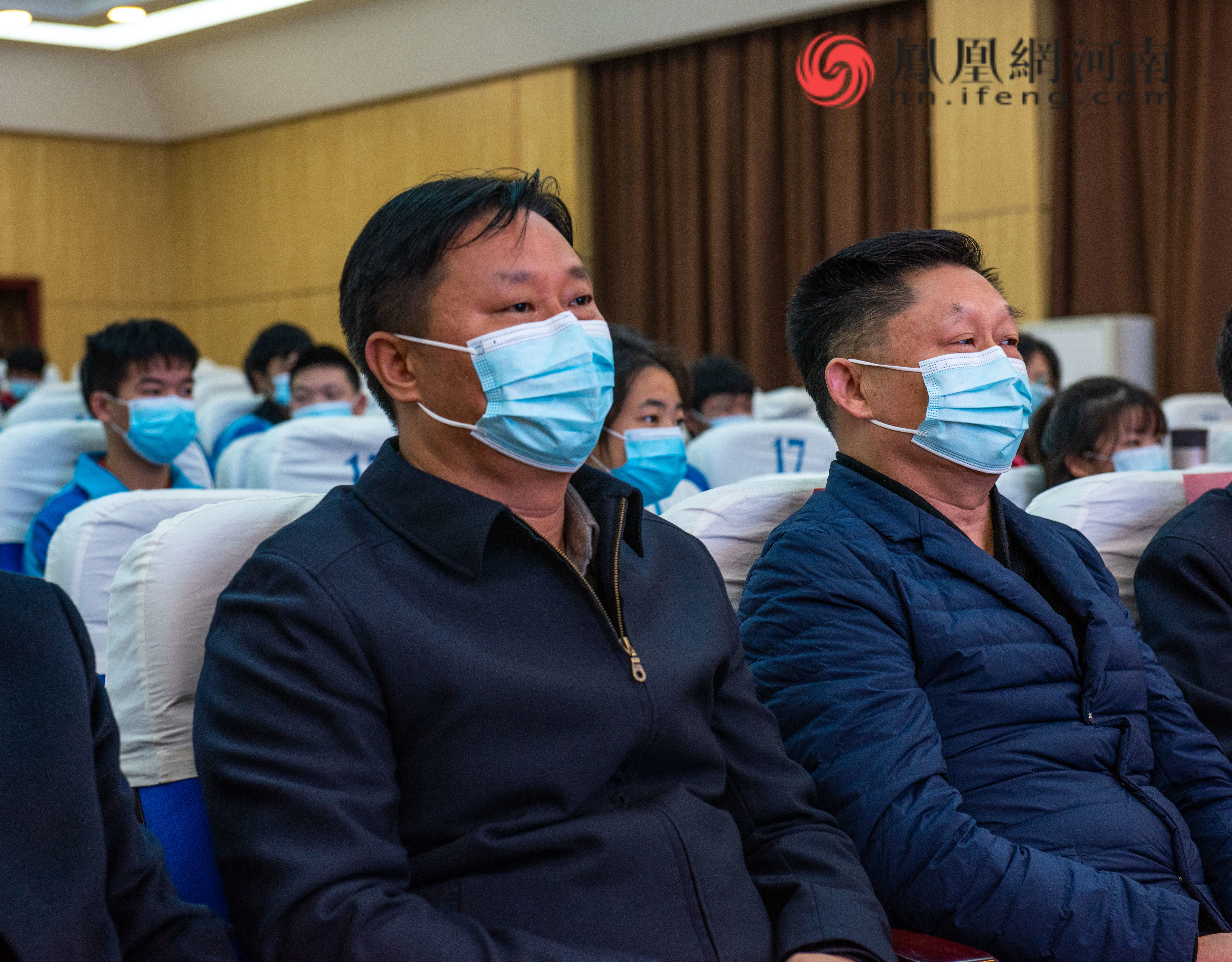 值此之际,贾志刚面向师生开展书法知识讲座,与师生共同感受书法的魅力