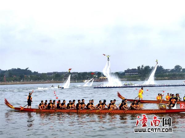 潼南彭水合作举办的2021年重庆市龙舟公开赛（潼南站）精彩纷呈。