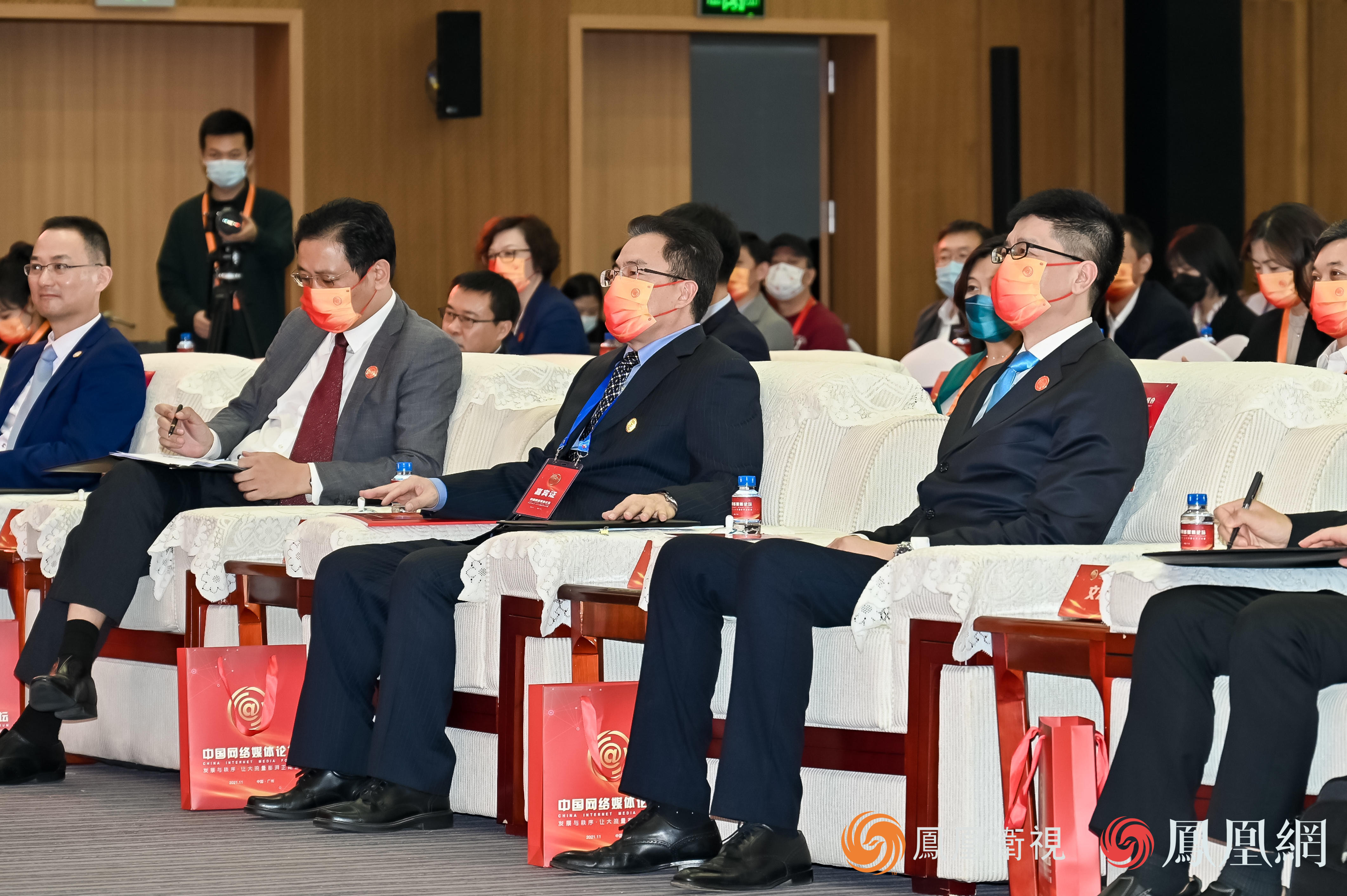 牛一兵、王衍诗、谢登科、徐威出席2021中国网络媒体论坛大湾区峰会