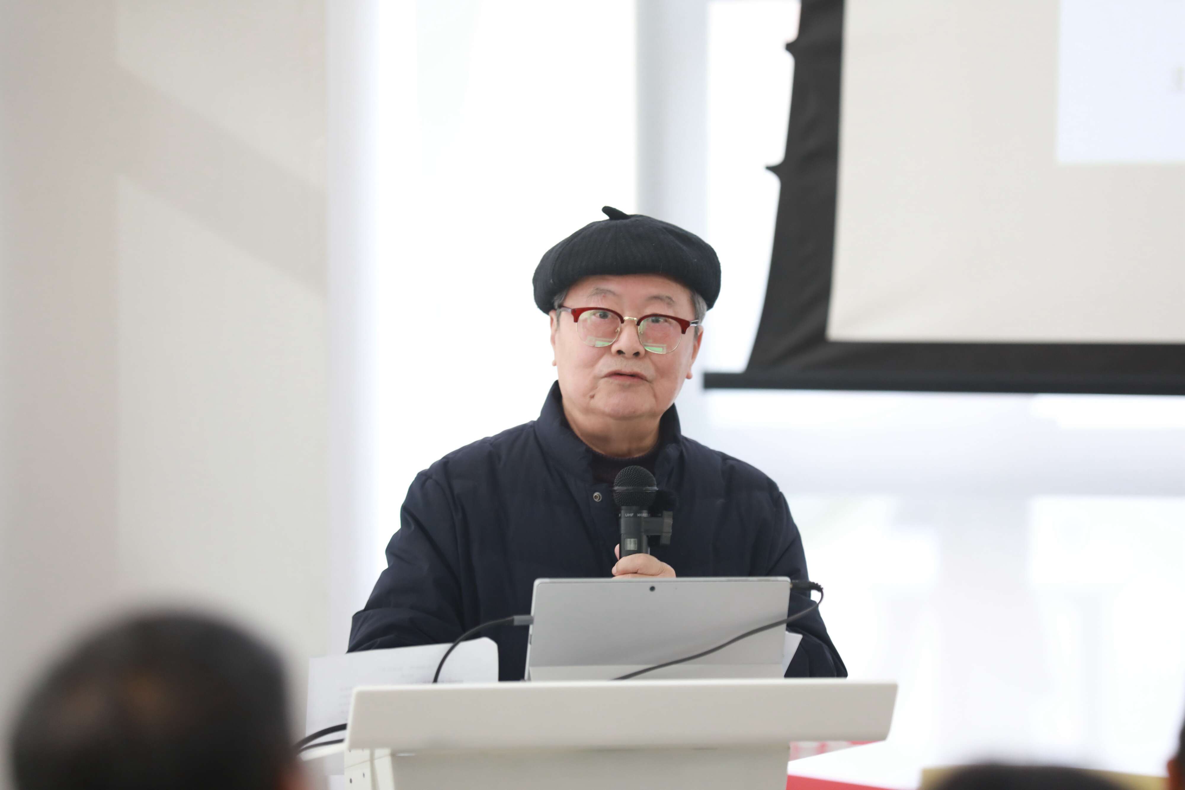 国务院政府突出贡献专家、陕西省文联原主席、教授肖云儒与会发言