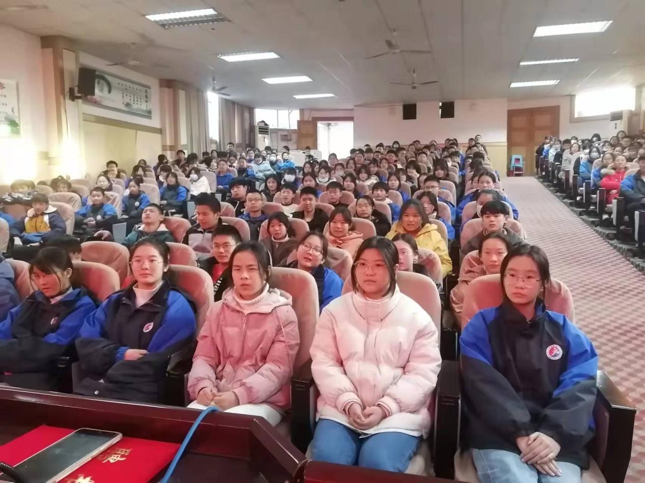 拒绝不良行为远离违法犯罪来安县第五中学党支部举行法治教育专题报告