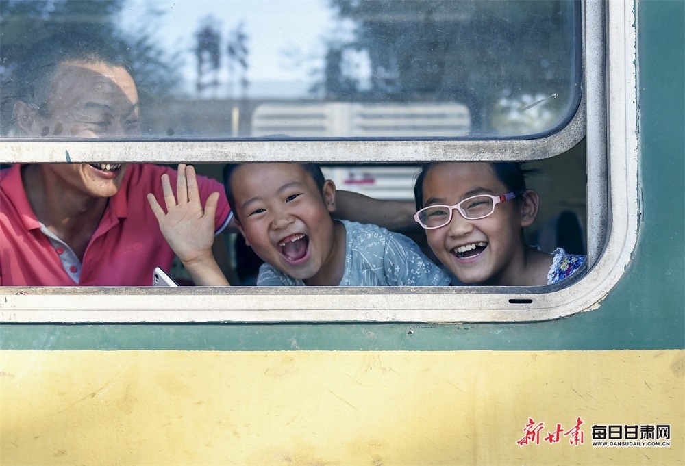 兰州局红会支线7515次列车（肖玉亮疫情前拍摄）