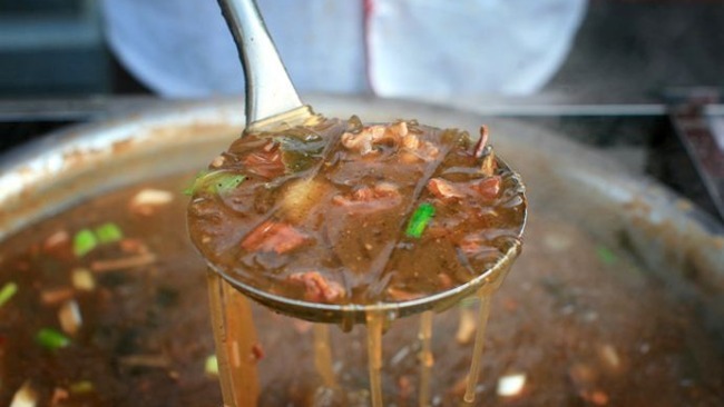 2021年11月21日,西华县融媒体中心针对沸沸扬扬的逍遥镇胡辣汤事件