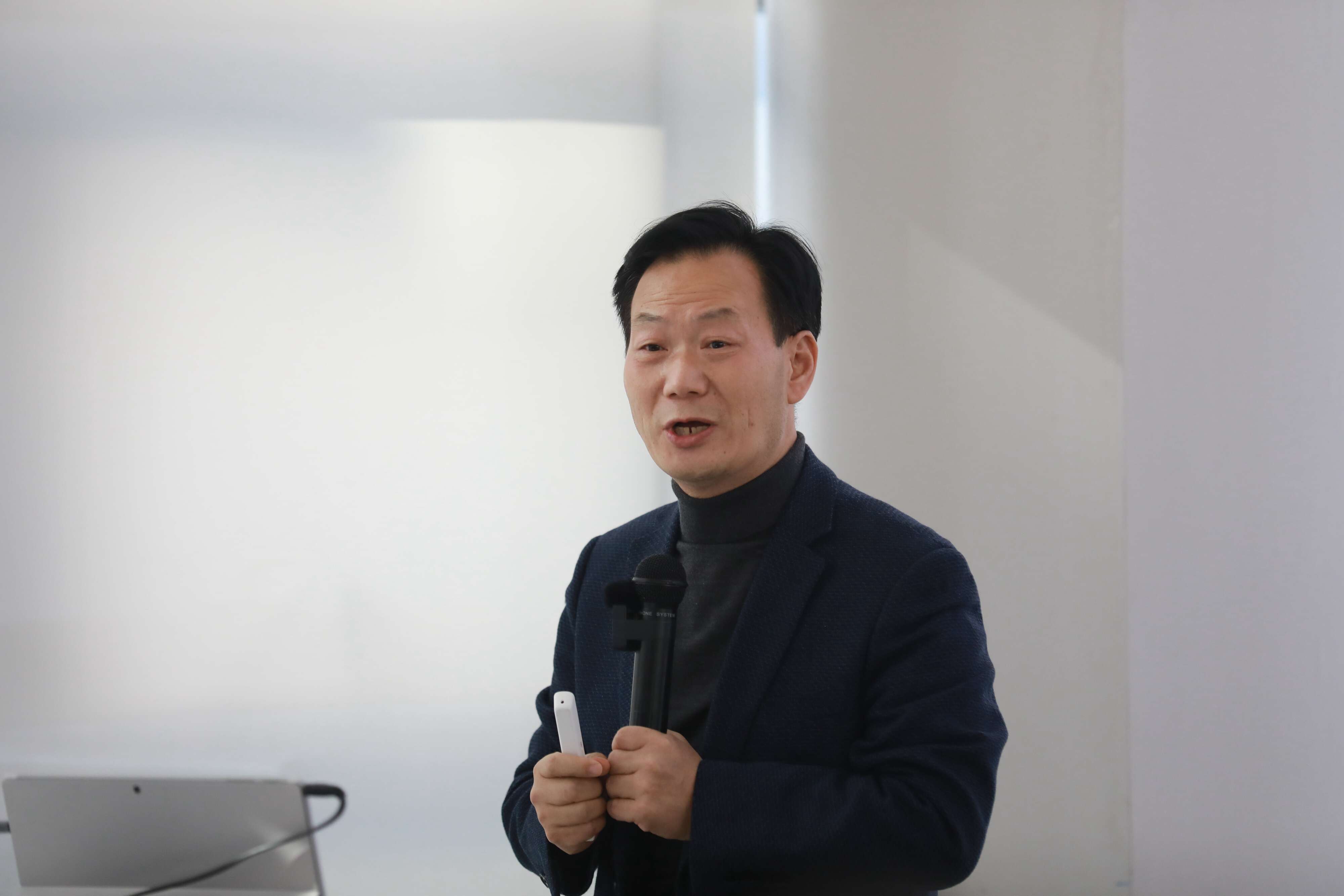 西安博物院副院长、研究员王锋钧与会发言