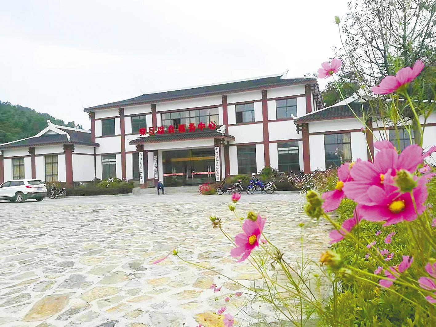 业产坪村村委会。