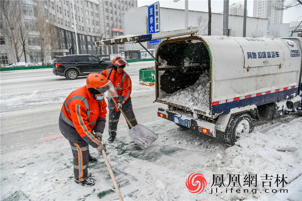 新春下雪环卫除雪美篇图片