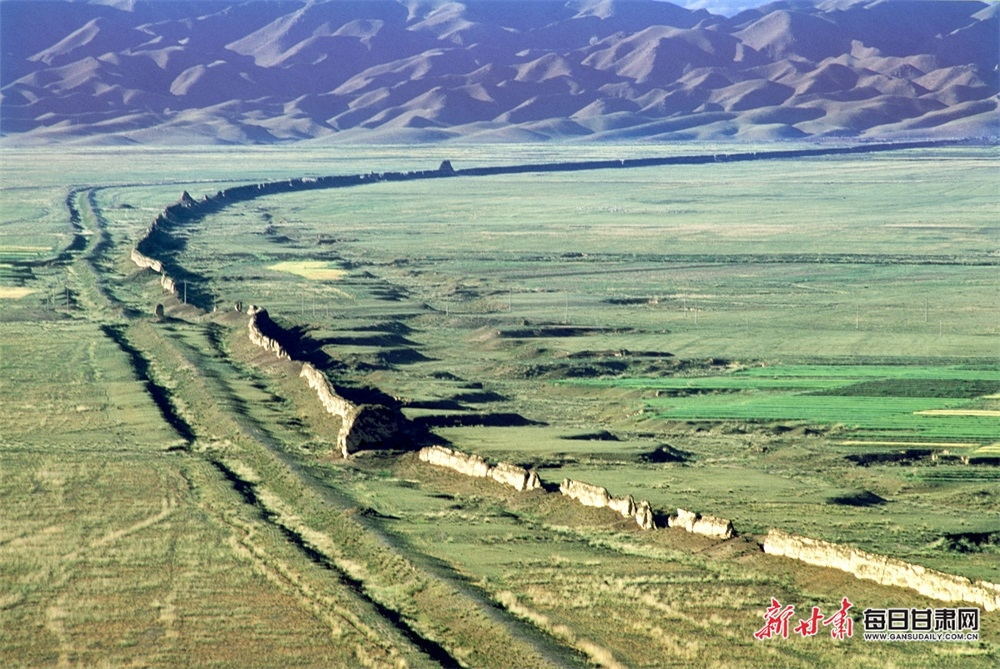蜿蜒在大地上的山丹汉、明长城