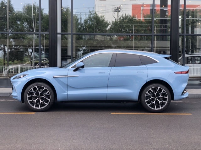 2022款阿斯顿马丁dbx国六豪华新座驾