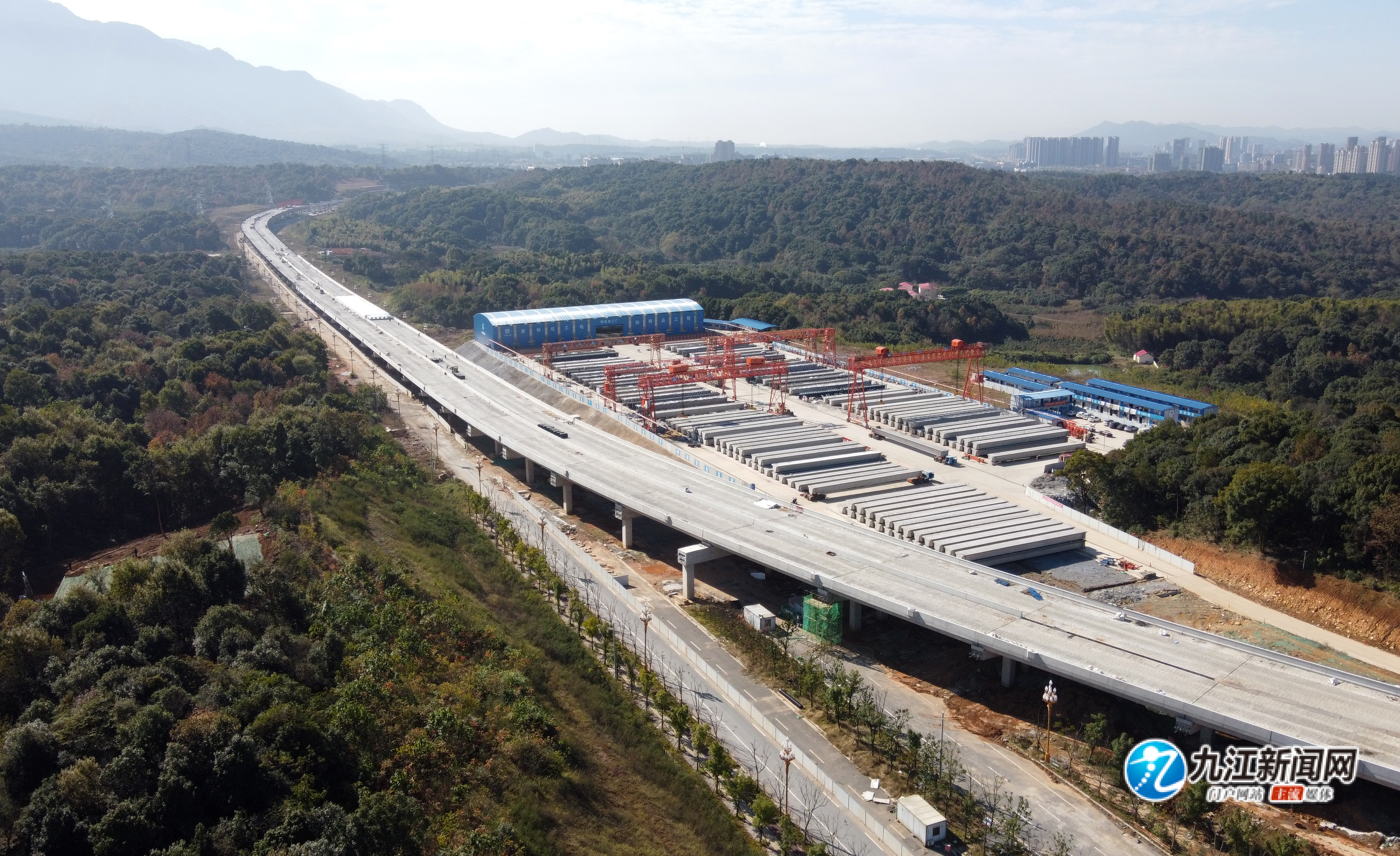高架桥基本成形九江高质量推进新建快速路项目建设