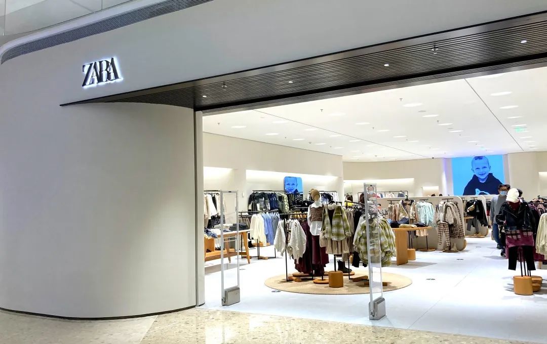 再来看看来自西班牙的快时尚巨头——zara,这也是大家十分熟悉的品牌