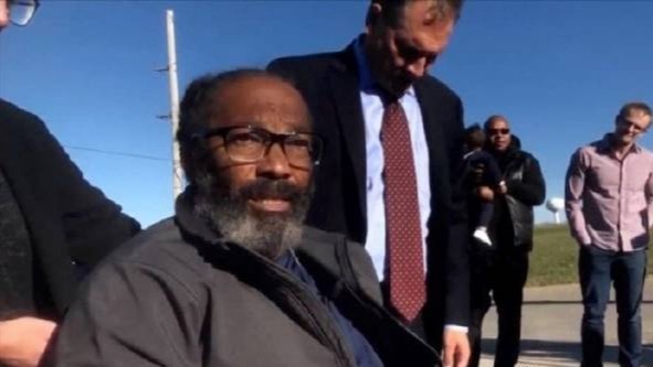 美国一黑人男子入狱43年终获无罪释放 出狱后或无经济赔偿