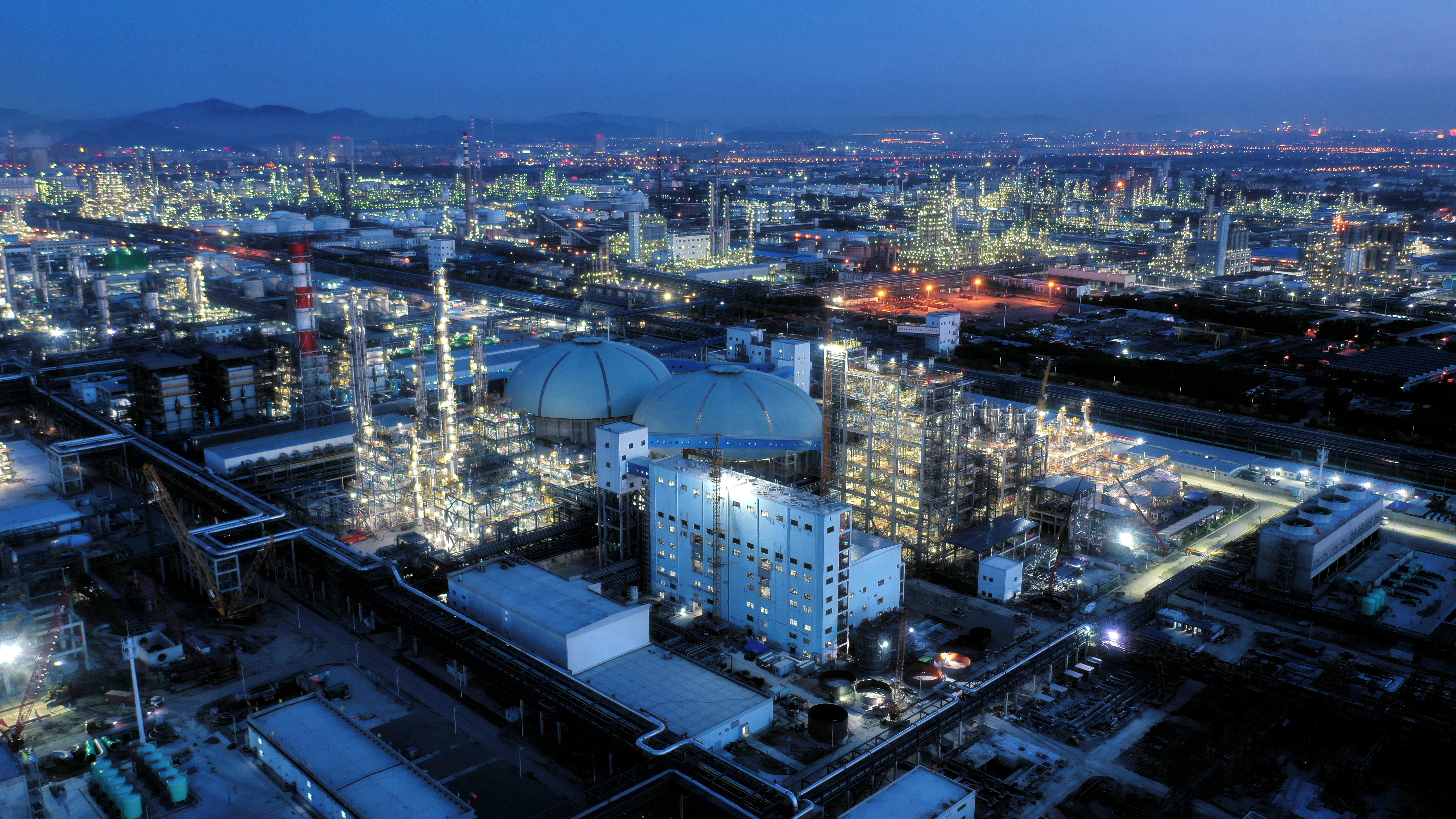 镇海炼化既大又强更优 每月上交税费超五亿元