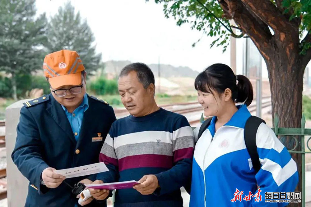 票价30年不变 “慢火车”向着幸福开