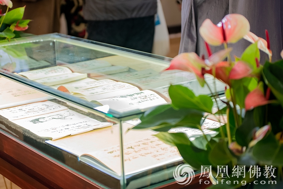 本次展出的能行长老手札墨宝(图片来源:凤凰网佛教 摄影:和曦)
