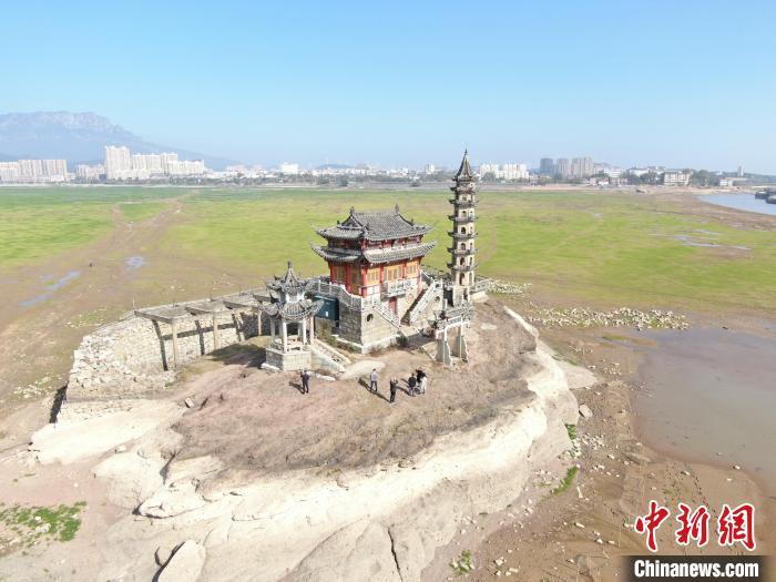 探秘鄱阳湖千年石岛落星墩水落石出屹立千年不倒