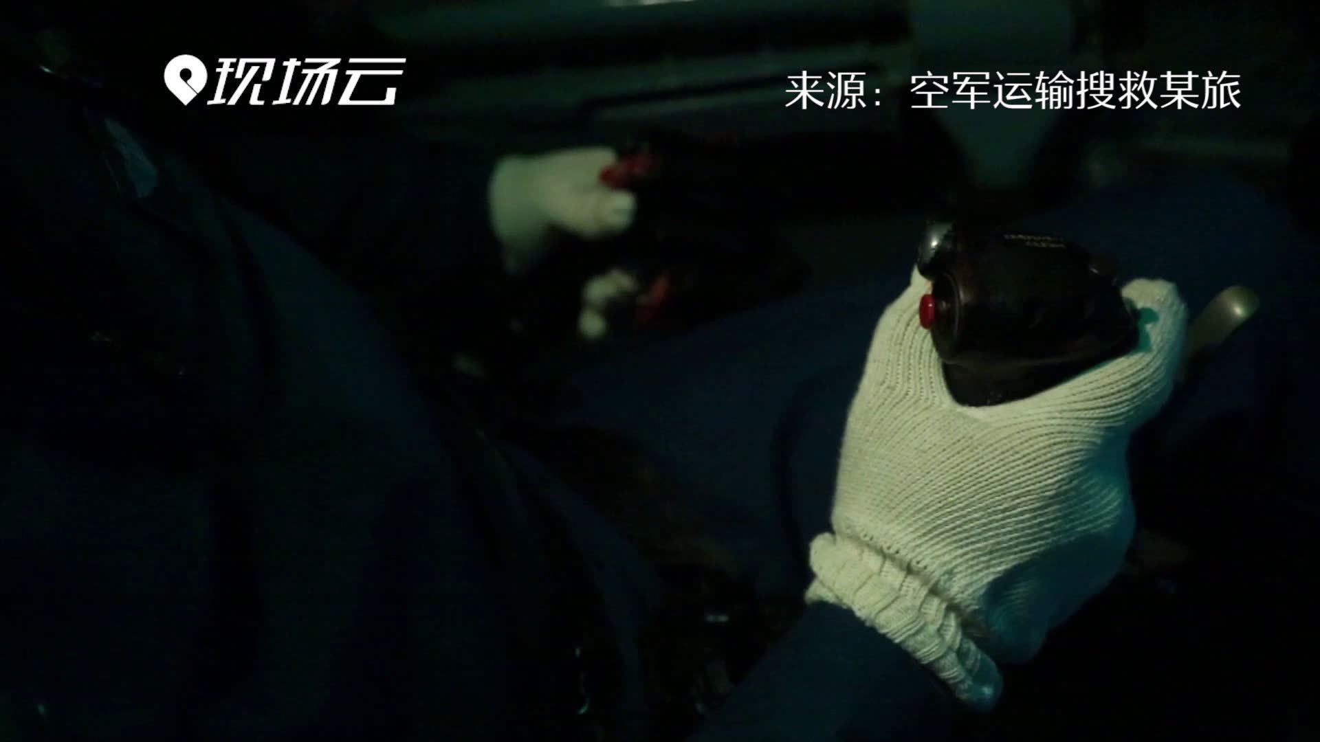 空军运输搜救某旅：夜色中，直升机起飞